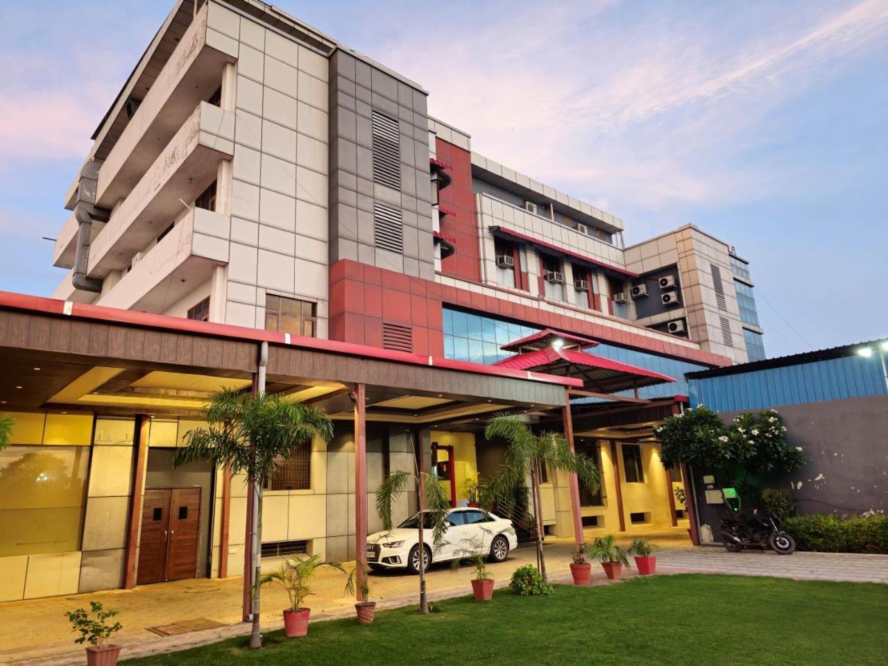 Hotel Prime Safari Jaipur Ngoại thất bức ảnh